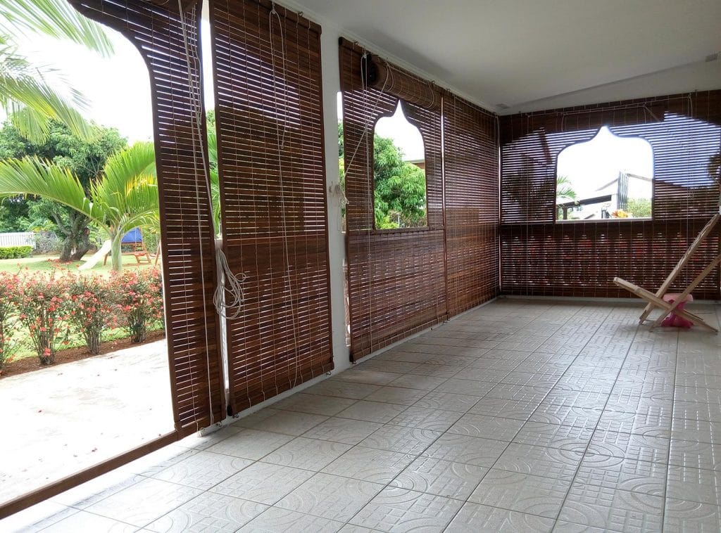Store fenetre orientale teck