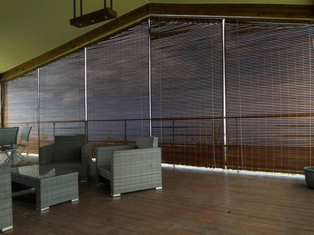 Store mauricien teinte miel