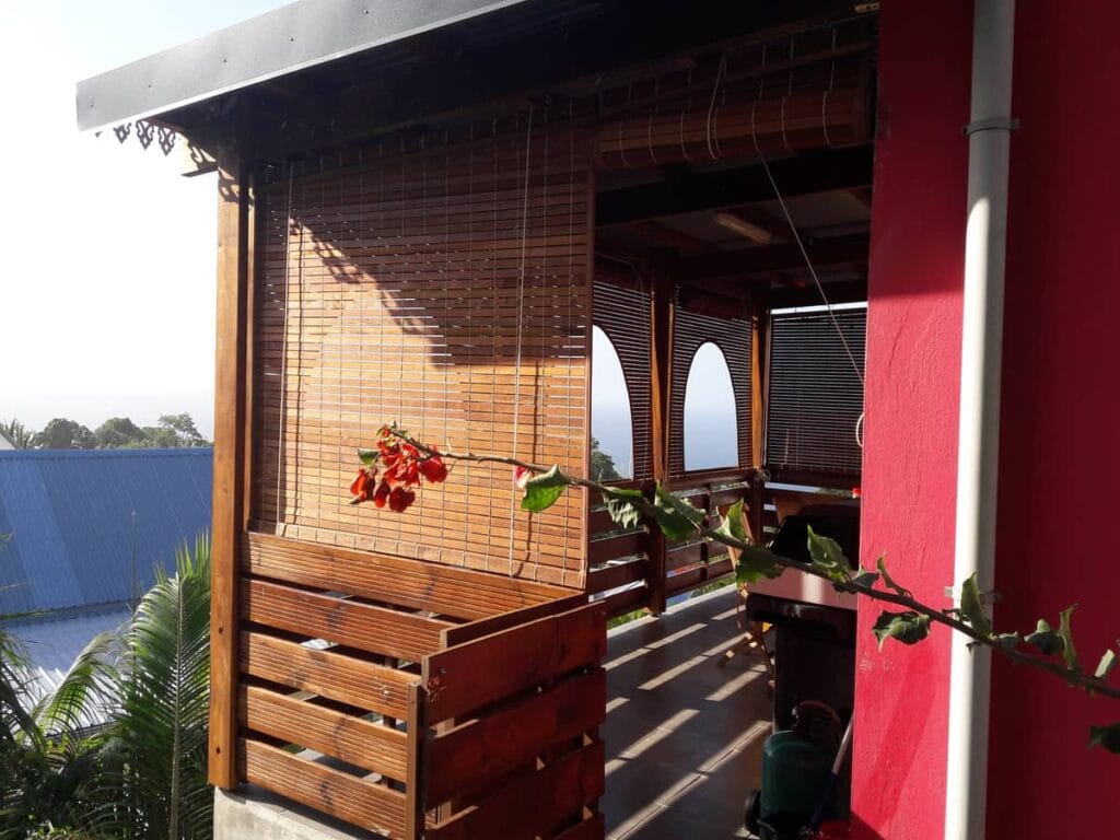 Store mauricien teinte miel