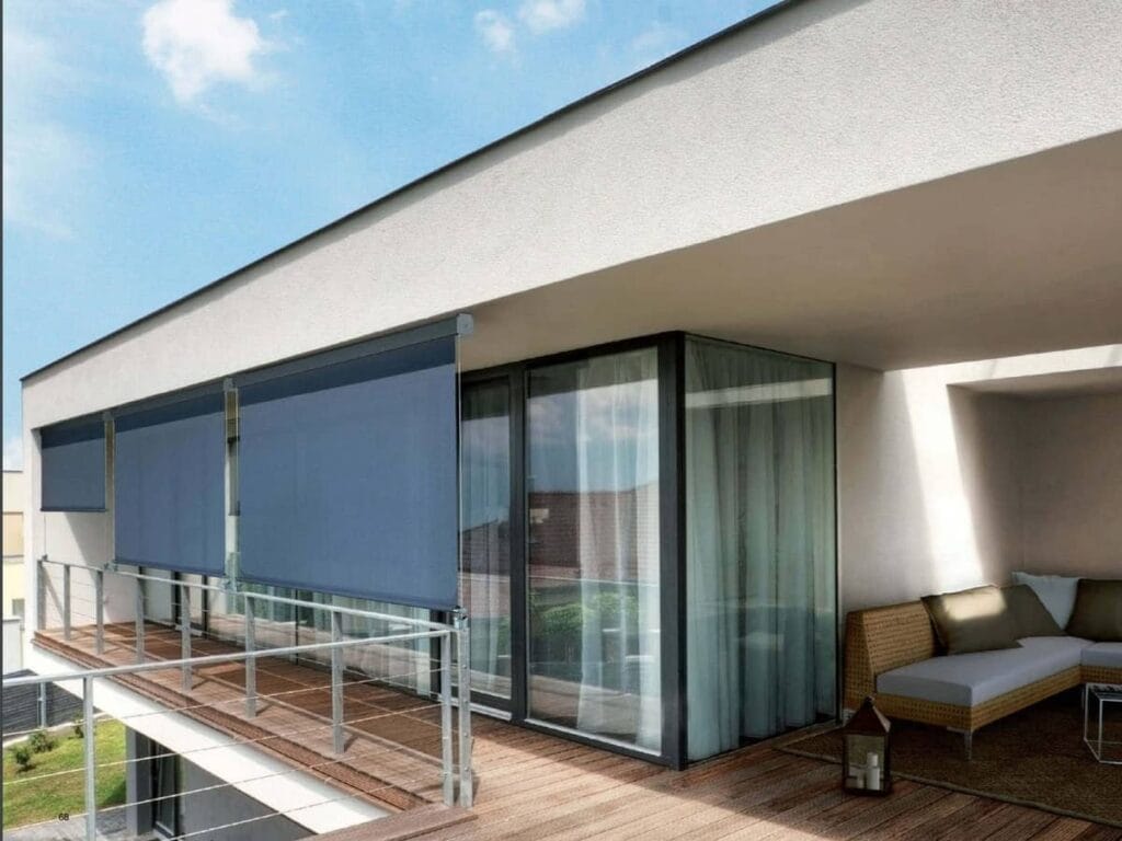 Store vertical guidé — terrasse de villa moderne