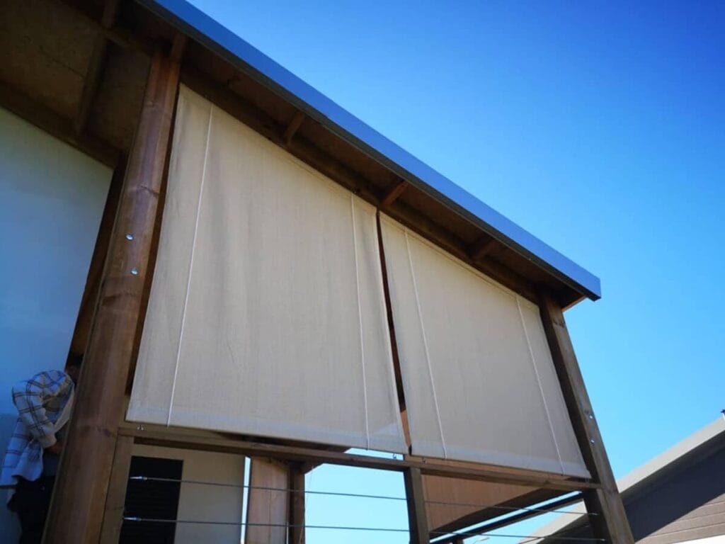 Store voile sous pignon
