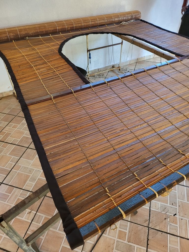 Store mauricien avec ouverture en cours de rénovation dans l'atelier Store Péi