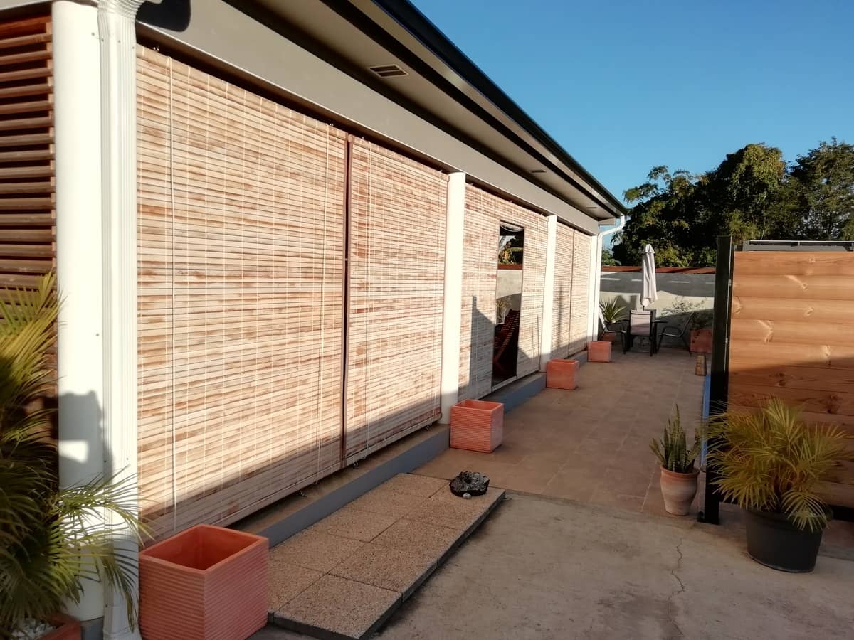 Store mauricien teinte blanc cérusé